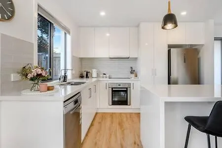 Modern Townhouse In The Bay 500M To Beach Hobart