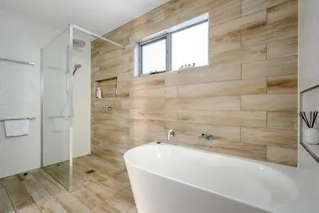Modern Townhouse In The Bay 500M To Beach Hobart 0*,