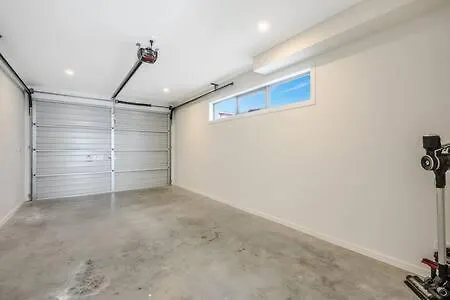 Modern Townhouse In The Bay 500M To Beach Hobart