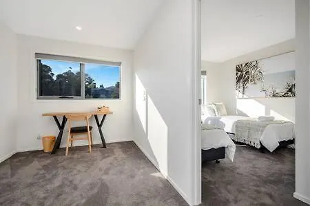 Modern Townhouse In The Bay 500M To Beach Hobart